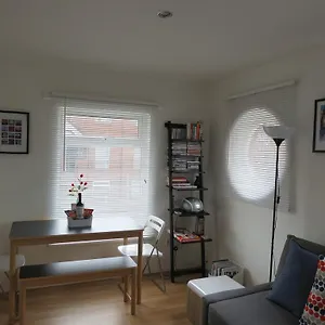 Fantastic Location - Parking - Business Or Leisure Apartment