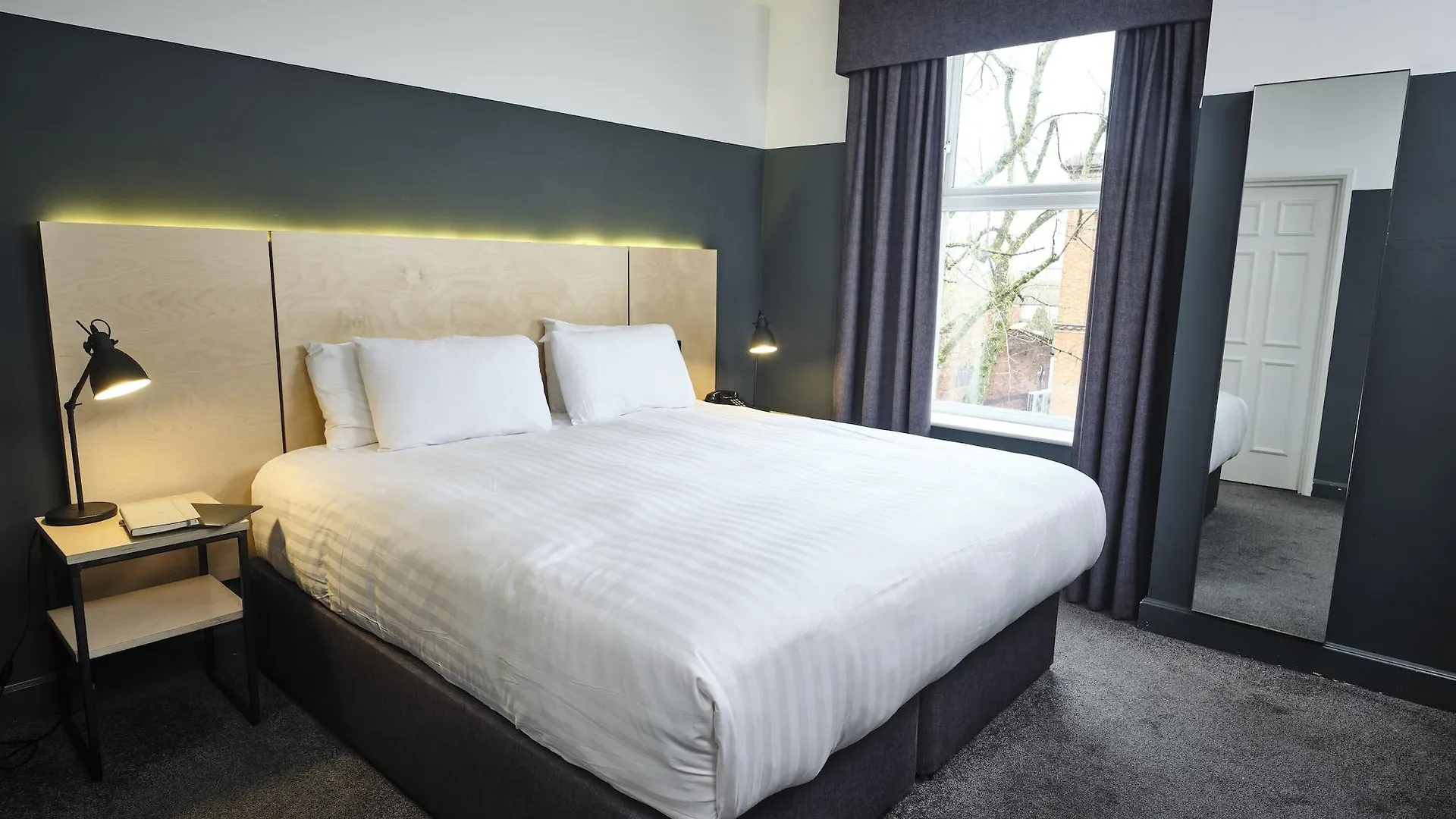 The 1852 Hotel - Self Check-In Belfast United Kingdom
